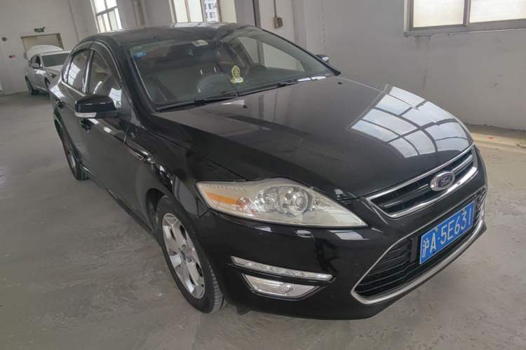 Used Ford Mondeo 2011 2.0L GTDi240 Luxury Sport Edition Front Right 45 Deg