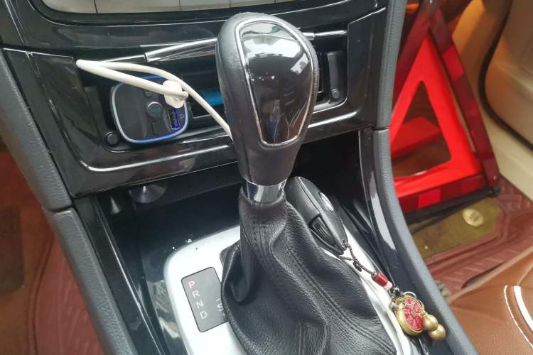 Used Ford Mondeo  Gear Lever