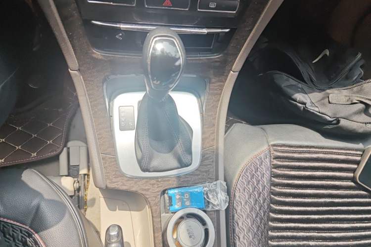 Used Ford Mondeo 2011 2.0L GTDi240 Ultimate Edition Gear Lever