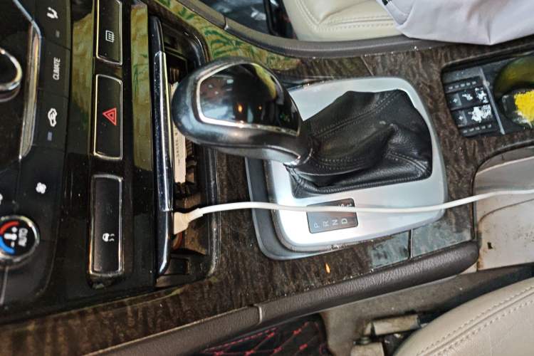 Used Ford Mondeo 2011 2.0L GTDi 200 Luxury Edition Gear Lever