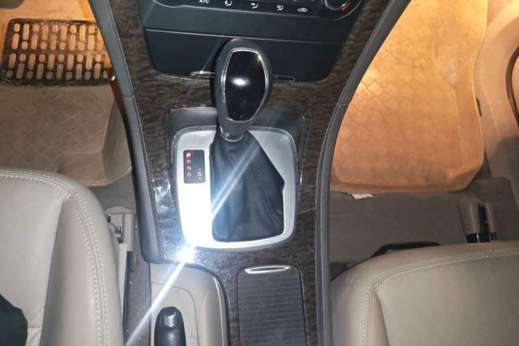 Used Ford Mondeo 2011 2.0L GTDi 200 Fashion Edition Gear Lever