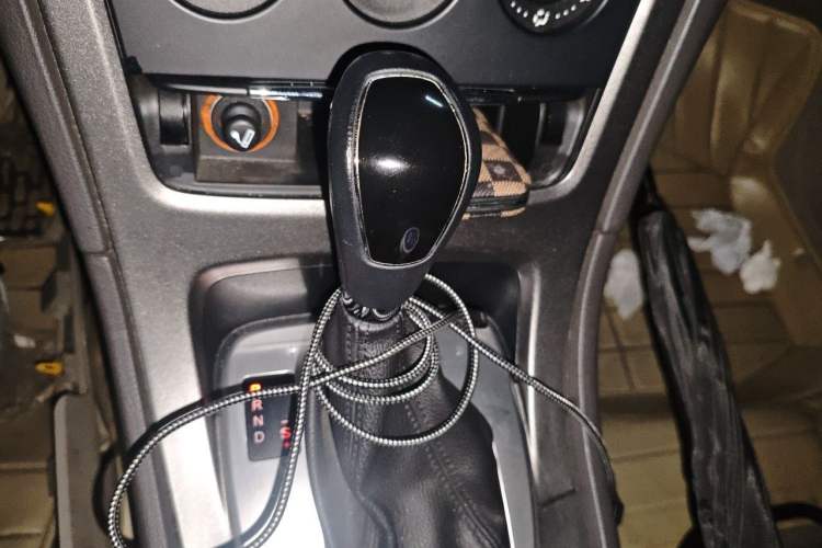 Used Ford Mondeo 2011 2.3L Fashion Edition Gear Lever