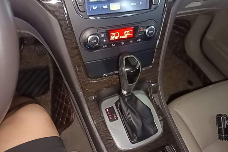 Used Ford Mondeo 2011 2.0L GTDi 200 Fashion Edition Gear Lever