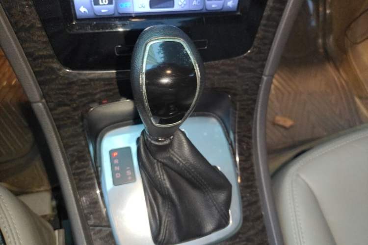 Used Ford Mondeo 2011 2.0L GTDi 200 Fashion Edition Gear Lever