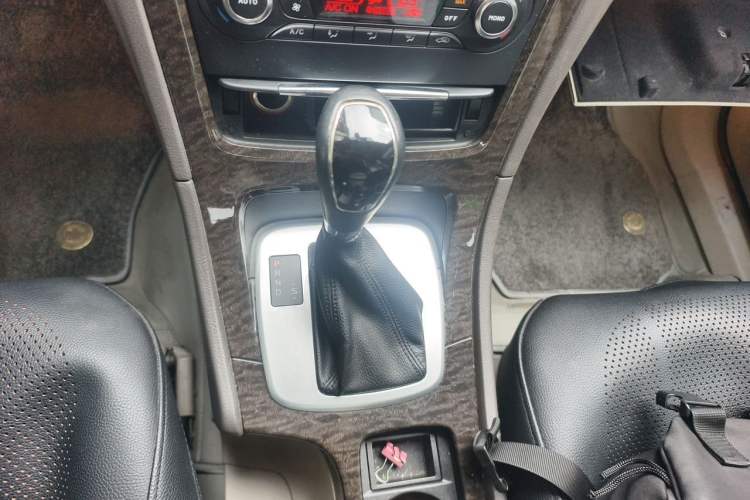 Used Ford Mondeo 2011 2.0L GTDi 200 Fashion Edition Gear Lever