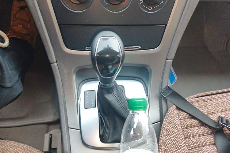 Used Ford Mondeo 2011 2.3L Fashion Edition Gear Lever
