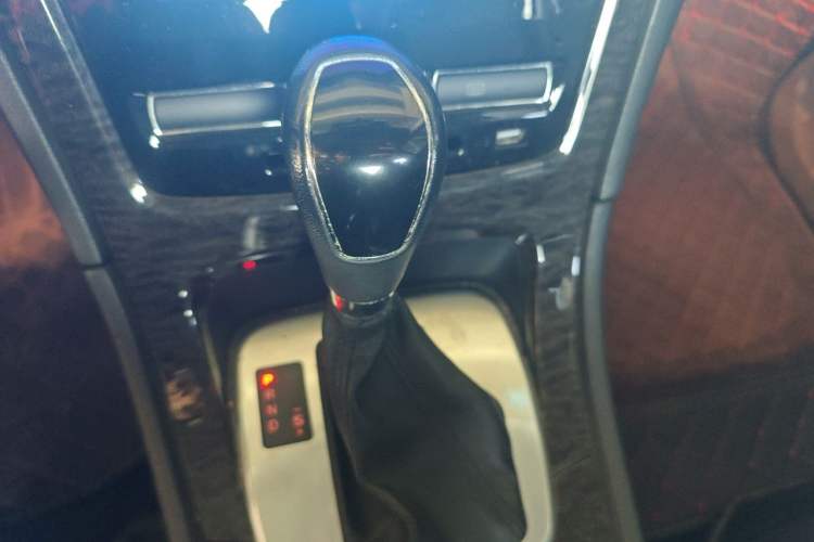 Used Ford Mondeo 2011 2.3L Luxury Model Gear Lever