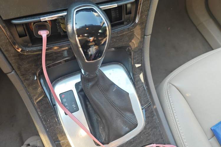 Used Ford Mondeo 2011 2.0L GTDi 200 Fashion Edition Gear Lever