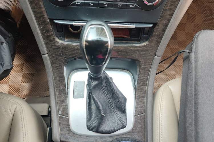 Used Ford Mondeo 2011 2.0L GTDi 200 Fashion Edition Gear Lever