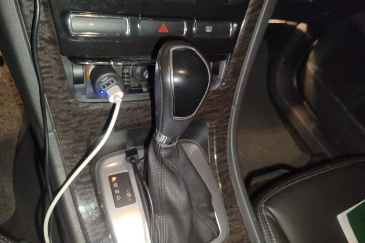 Used Ford Mondeo 2011 2.0L GTDi 200 Luxury Edition Gear Lever