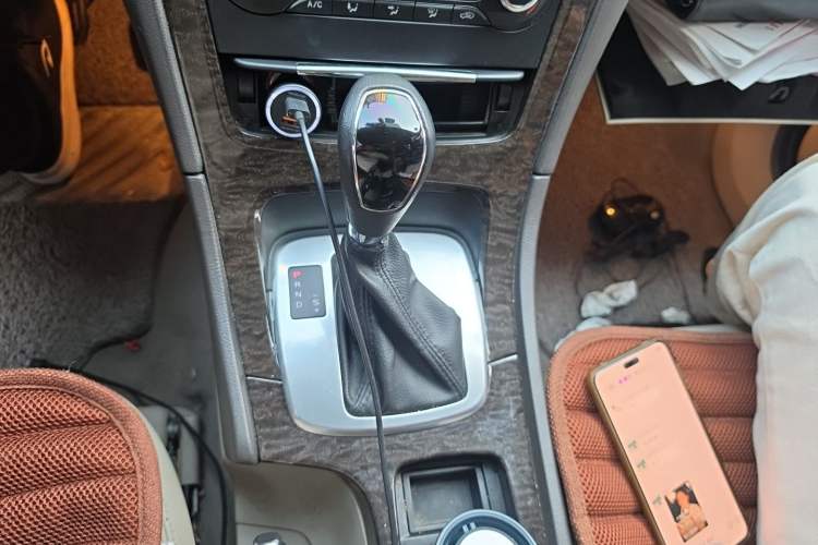 Used Ford Mondeo 2011 2.0L GTDi 200 Fashion Edition Gear Lever