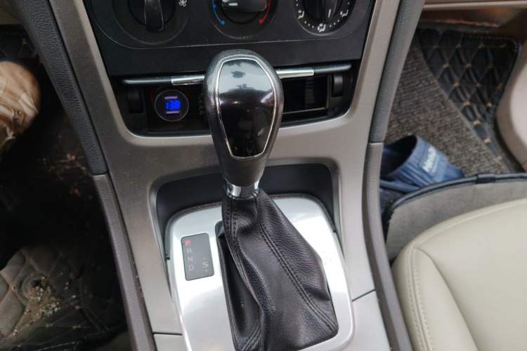 Used Ford Mondeo 2011 2.3L Fashion Edition Gear Lever