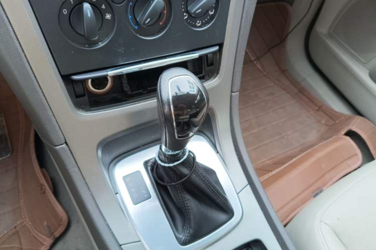 Used Ford Mondeo 2011 2.3L Fashion Edition Gear Lever