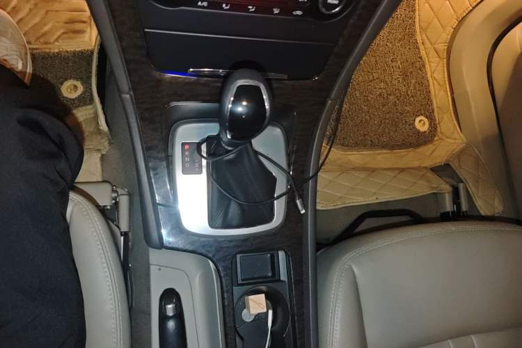 Used Ford Mondeo 2011 2.0L GTDi 200 Fashion Edition Gear Lever