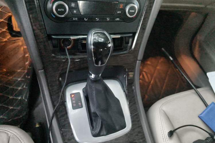 Used Ford Mondeo 2011 2.0L GTDi 200 Fashion Edition Gear Lever