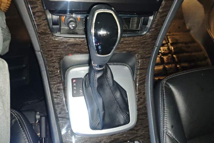 Used Ford Mondeo 2011 2.0L GTDi 200 Luxury Edition Gear Lever