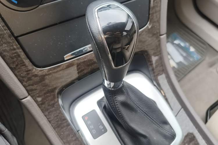 Used Ford Mondeo 2011 2.0L GTDi 200 Fashion Edition Gear Lever