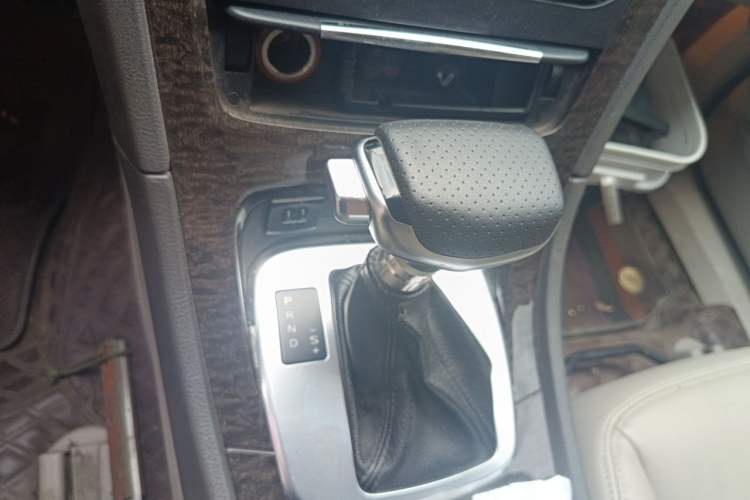 Used Ford Mondeo 2011 2.0L GTDi 200 Fashion Edition Gear Lever