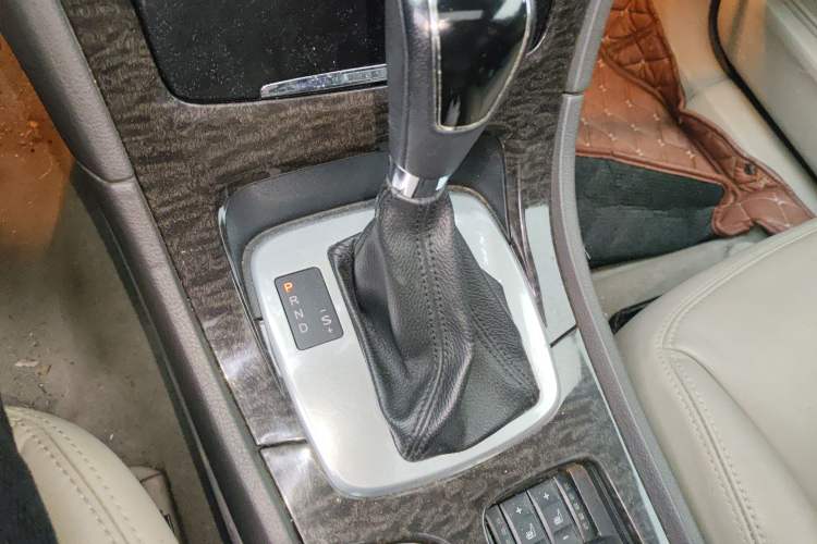 Used Ford Mondeo 2011 2.3L Luxury Model Gear Lever