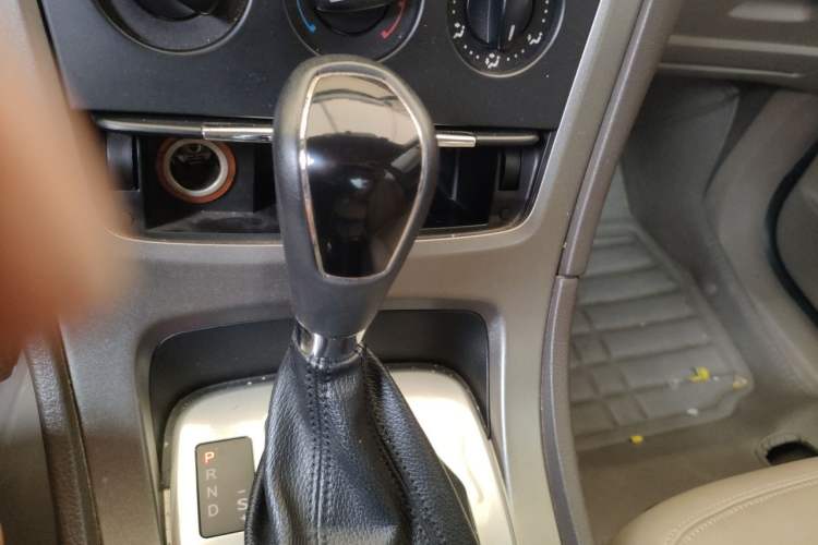 Used Ford Mondeo 2011 2.3L Fashion Edition Gear Lever