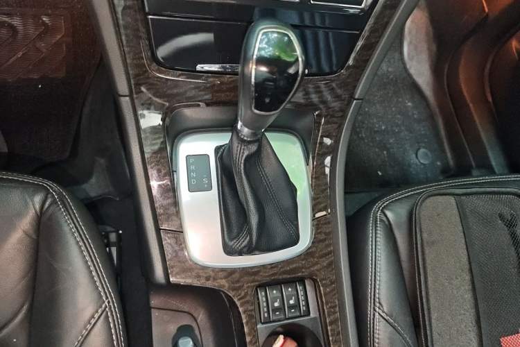 Used Ford Mondeo 2011 2.0L GTDi 200 Luxury Edition Gear Lever