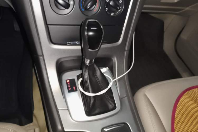 Used Ford Mondeo 2011 2.3L Fashion Edition Gear Lever