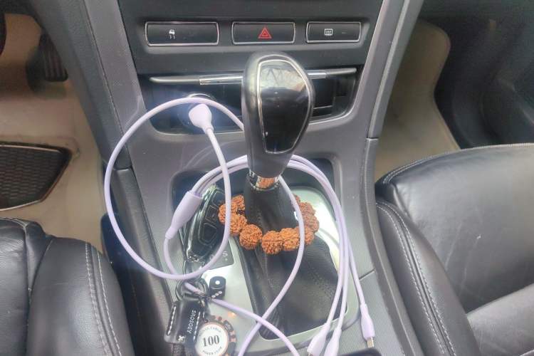 Used Ford Mondeo 2011 2.0L GTDi240 Luxury Sport Edition Gear Lever