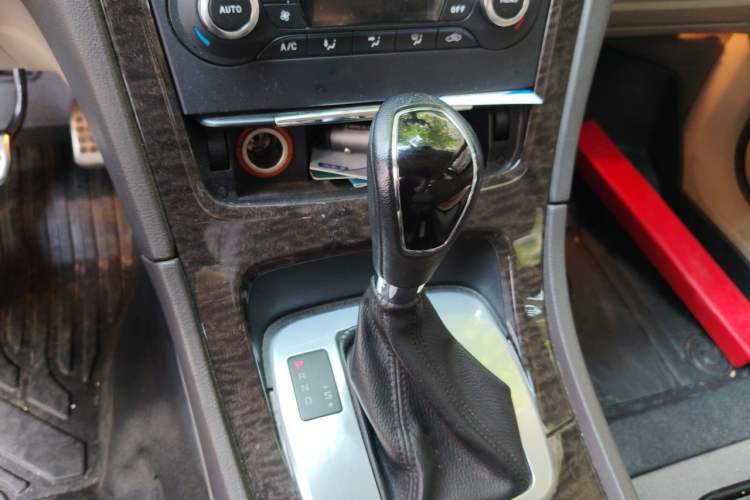 Used Ford Mondeo 2011 2.0L GTDi 200 Fashion Edition Gear Lever