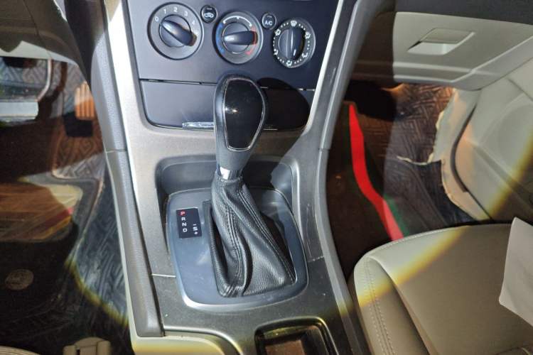 Used Ford Mondeo 2011 2.3L Fashion Edition Gear Lever