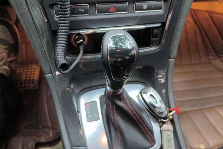 Used Ford Mondeo 2011 2.0L GTDi240 Ultimate Edition Gear Lever