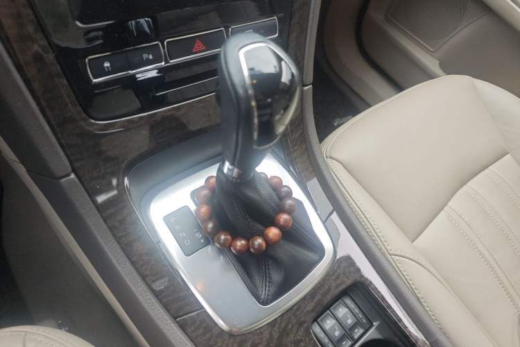 Used Ford Mondeo 2011 2.0L GTDi240 Ultimate Edition Gear Lever
