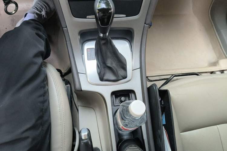 Used Ford Mondeo 2011 2.3L Fashion Edition Gear Lever