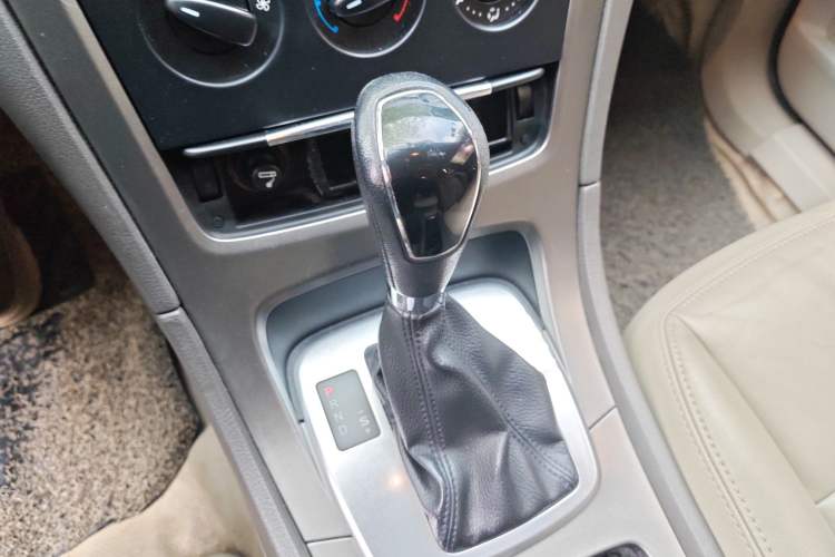 Used Ford Mondeo 2011 2.3L Fashion Edition Gear Lever