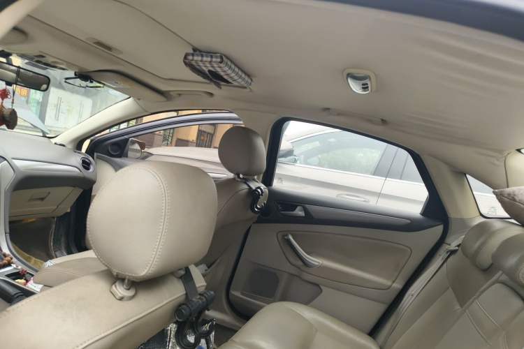 Used Ford Mondeo 2011 2.3L Fashion Edition Headliner
