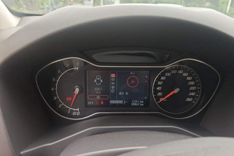 Used Ford Mondeo 2011 2.0L GTDi240 Ultimate Edition Instrument Cluster