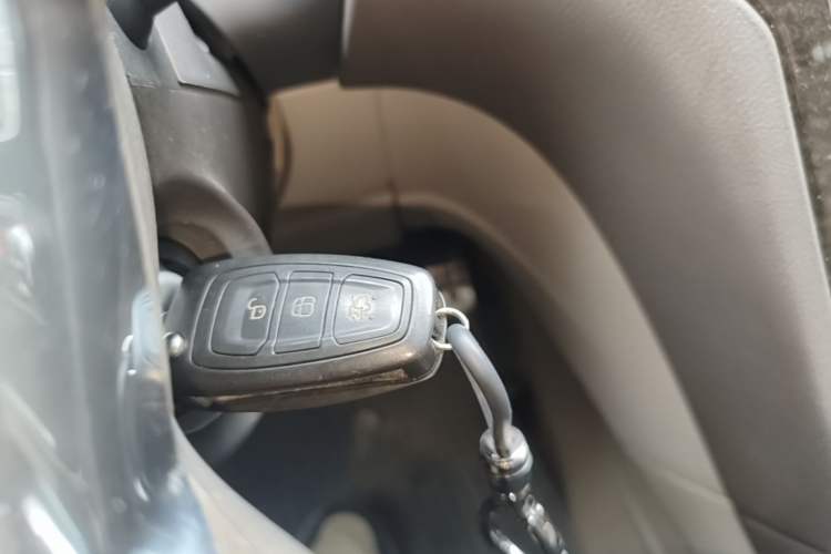 Used Ford Mondeo 2011 2.0L GTDi 200 Fashion Edition Interior 1