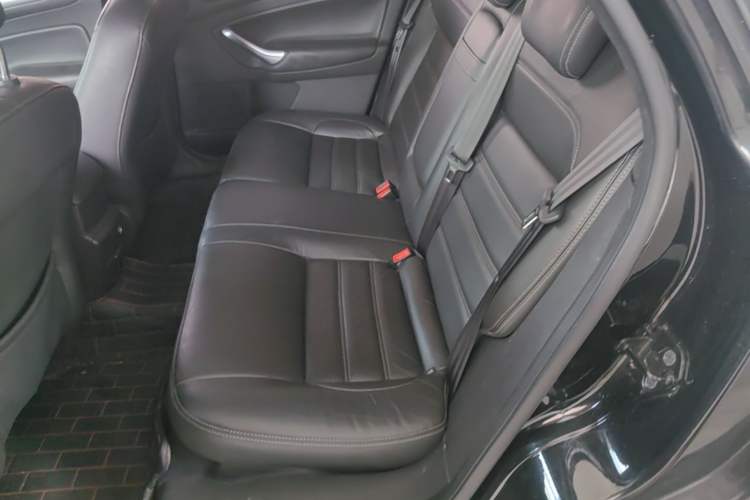 Used Ford Mondeo 2011 2.0L GTDi240 Luxury Sport Edition Left Rear Seat