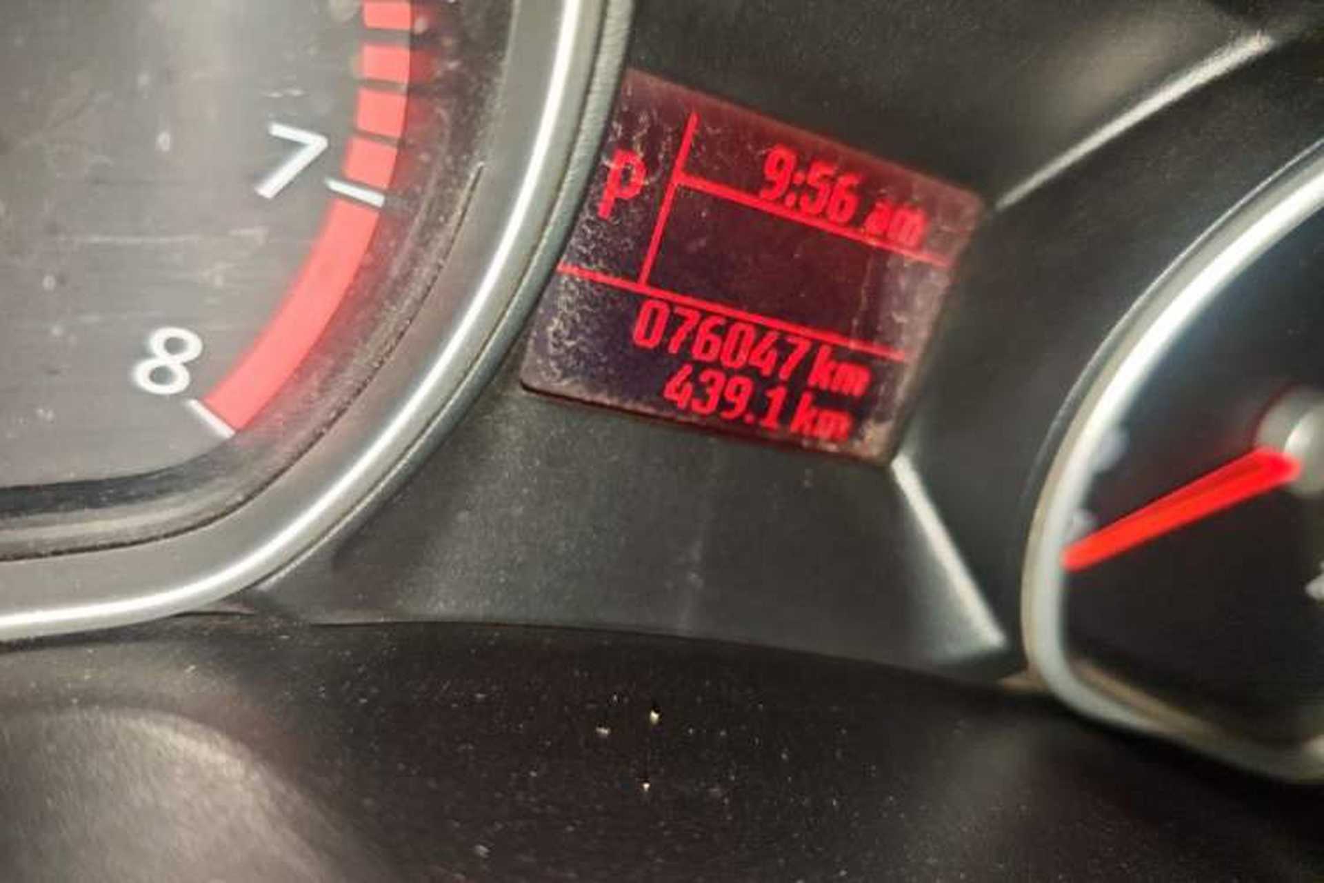 Used Ford Mondeo 2011 2.3L Fashion Edition Odometer Close Up