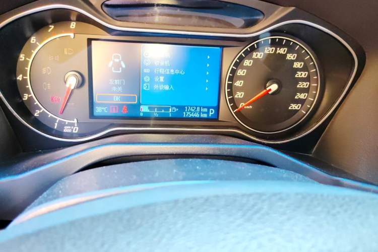 Used Ford Mondeo 2011 2.0L GTDi 200 Fashion Edition Odometer Close Up