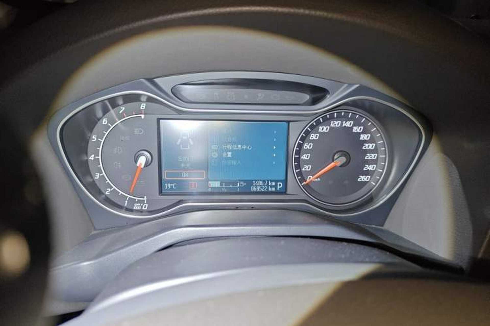 Used Ford Mondeo 2011 2.0L GTDi 200 Luxury Edition Odometer Close Up