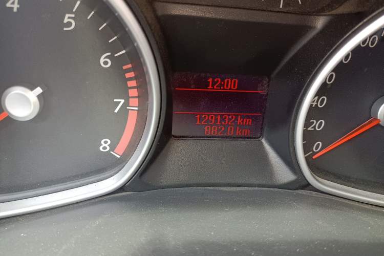Used Ford Mondeo 2011 2.3L Fashion Edition Odometer Close Up