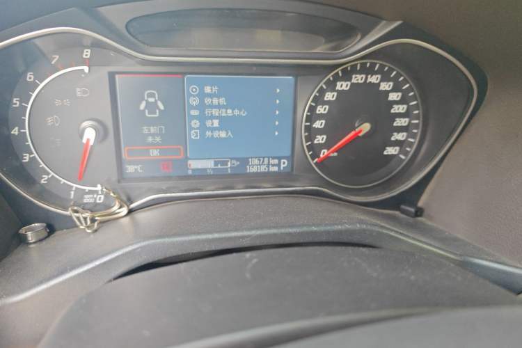 Used Ford Mondeo 2011 2.0L GTDi 200 Luxury Edition Odometer Close Up