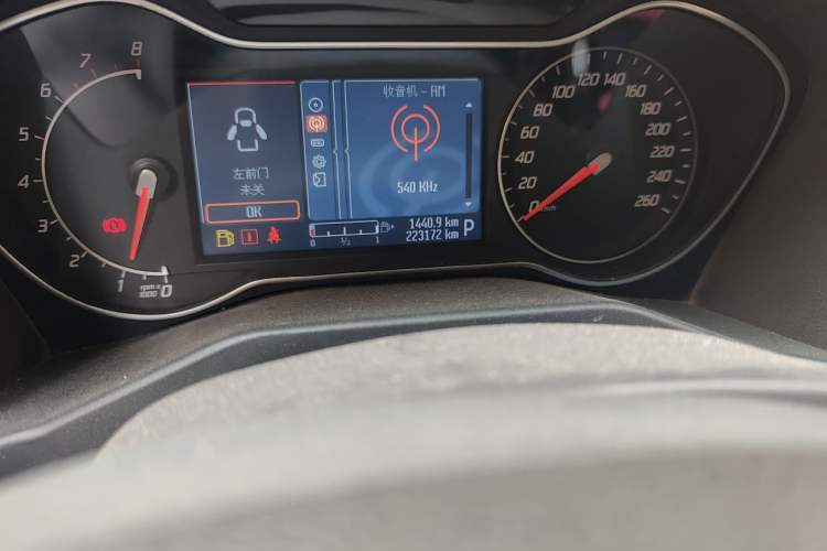 Used Ford Mondeo 2011 2.0L GTDi 200 Fashion Edition Odometer Close Up