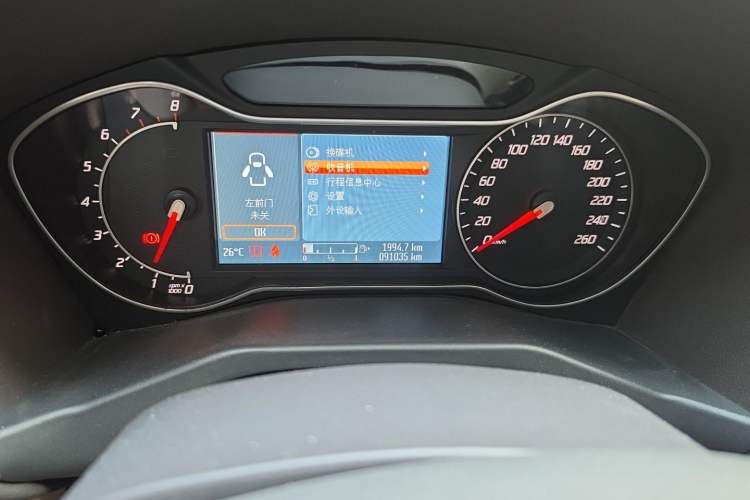 Used Ford Mondeo 2011 2.0L GTDi 200 Fashion Edition Odometer Close Up