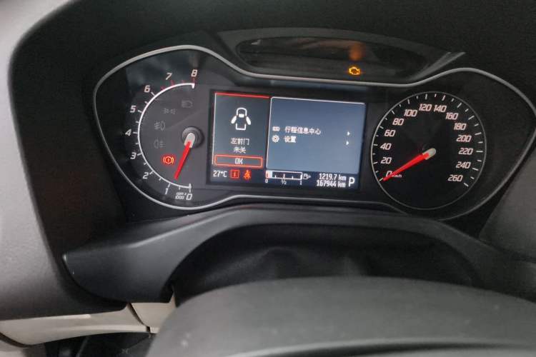 Used Ford Mondeo 2011 2.0L GTDi 200 Fashion Edition Odometer Close Up