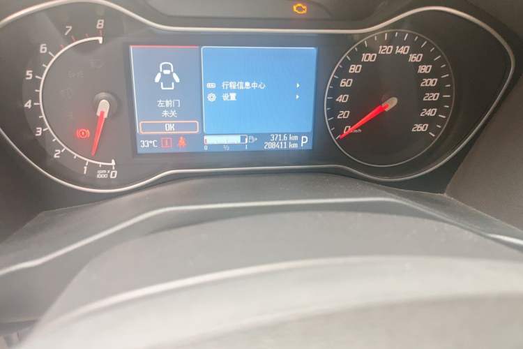 Used Ford Mondeo 2011 2.0L GTDi 200 Fashion Edition Odometer Close Up