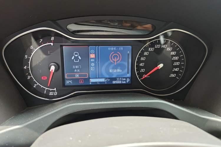 Used Ford Mondeo 2011 2.0L GTDi 200 Fashion Edition Odometer Close Up