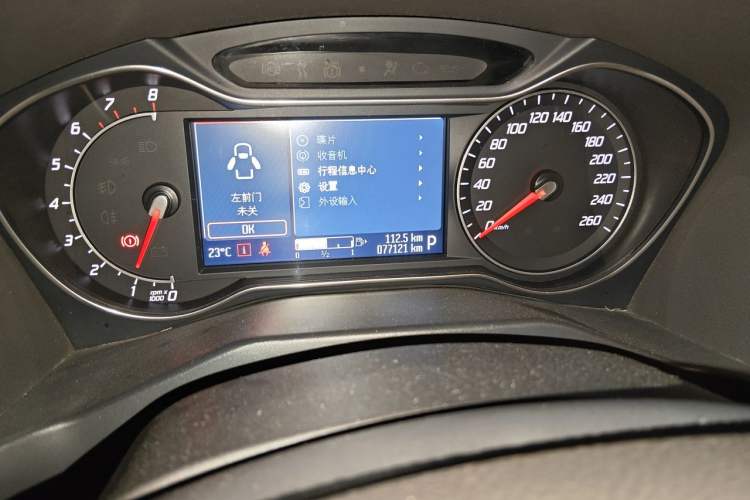 Used Ford Mondeo 2011 2.0L GTDi 200 Fashion Edition Odometer Close Up