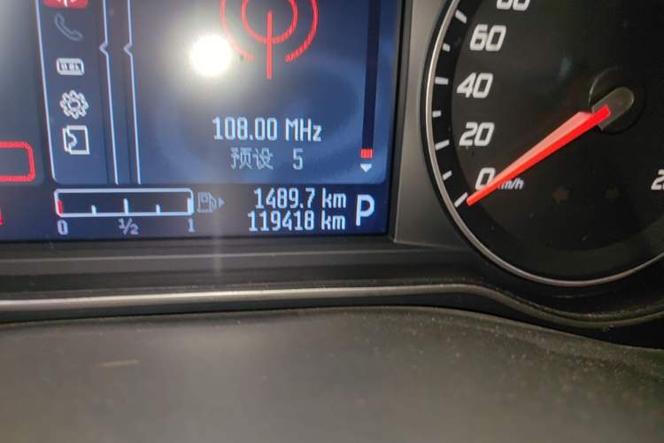 Used Ford Mondeo 2011 2.0L GTDi240 Luxury Sport Edition Odometer Close Up