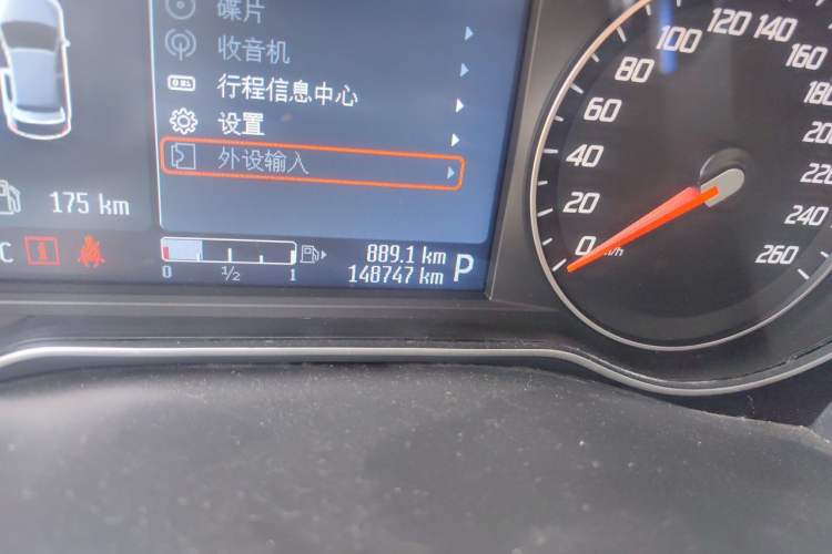 Used Ford Mondeo 2011 2.0L GTDi240 Luxury Sport Edition Odometer Close Up